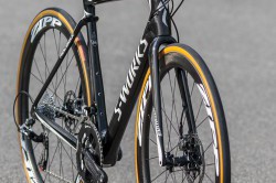 69 CC-S-Works Roubaix-SRed-Zipp303_3