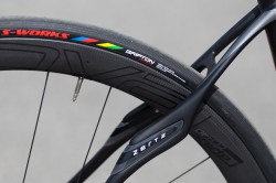 69 LTD-SW Roubaix Disc-Di2-Roval_4